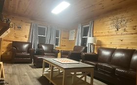 Big Bear River House, Hot Tub, Outdoor Grill, River Access, 3 Beds